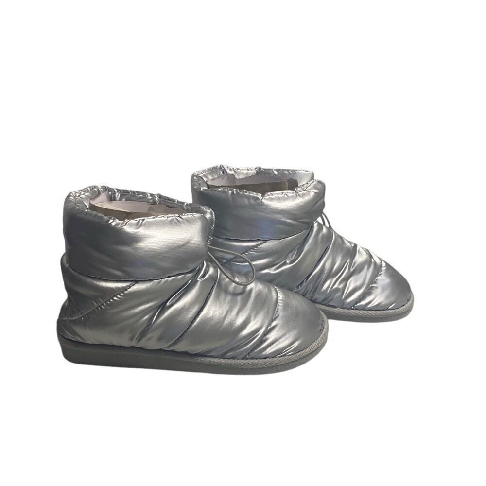 JUNO Fuzzie Women’s Booties Silver Size 6 New Without Tags‎ or Box